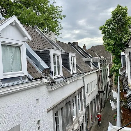 Hotel Derlon 4*