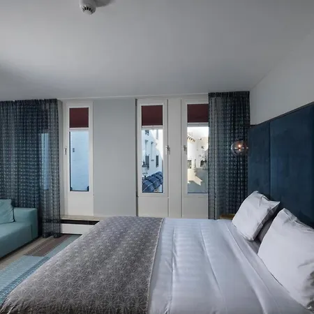 Derlon Hotel 4*